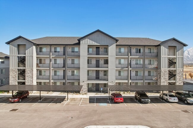 Primary Photo - Arrowhead Place Luxury Apartment Homes