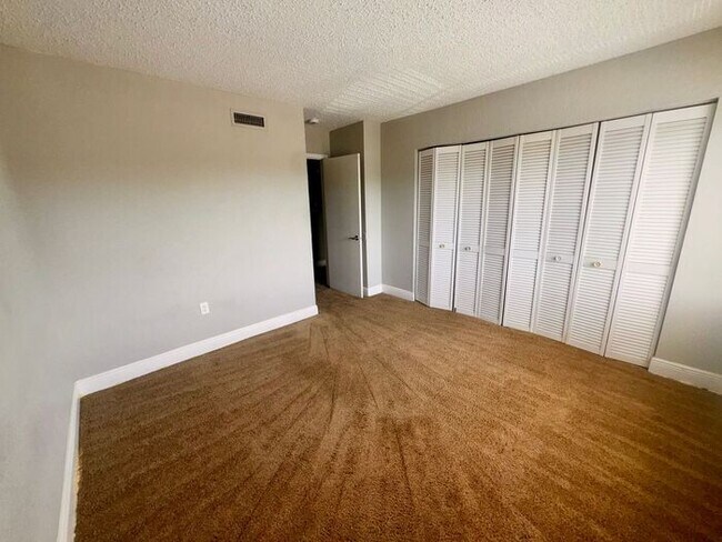 Building Photo - Spacious 3 Bed / 2 Bath Condo in Millenniu...