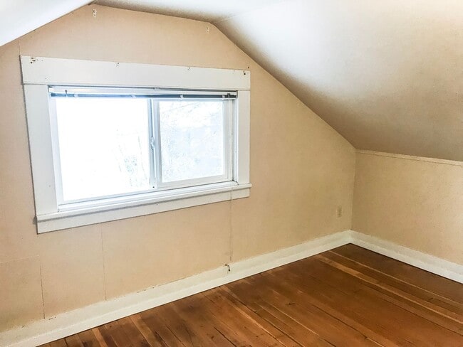 Building Photo - 917/ 917.5 West A St