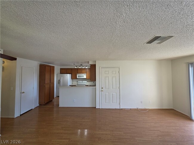 Building Photo - 2200 Highpointe Dr