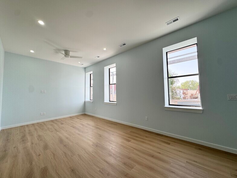 Building Photo - 517 Gillis St