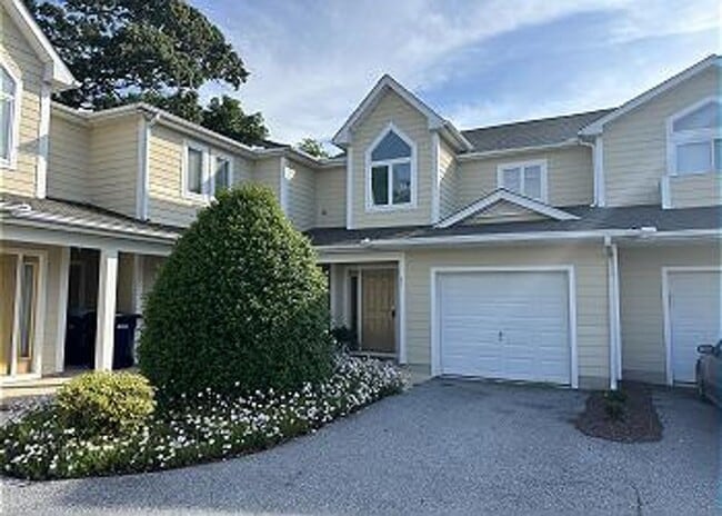 Building Photo - Condo located in Plantations East