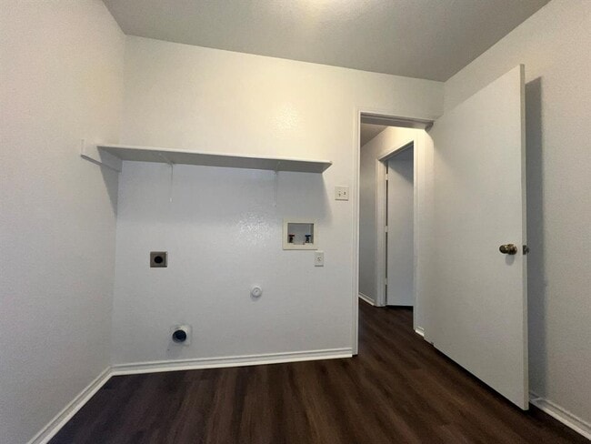Building Photo - 2742 Perkins Pl