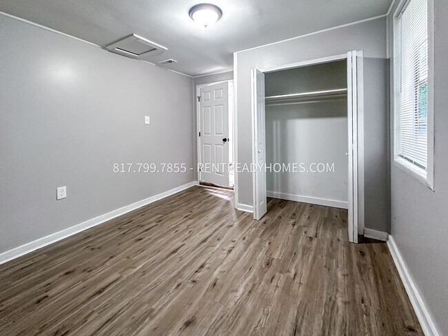 Building Photo - 1316 Rayfield Dr