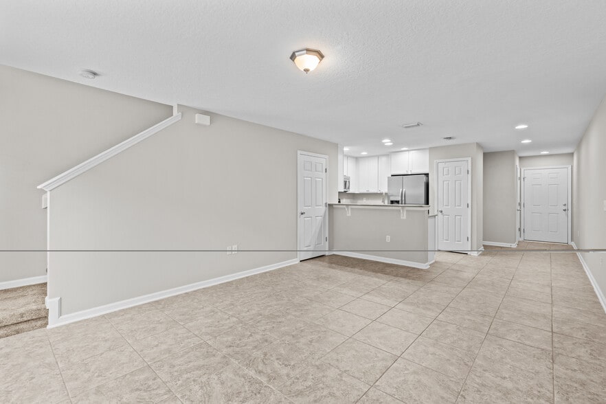 Living room - 24 Islander Ct