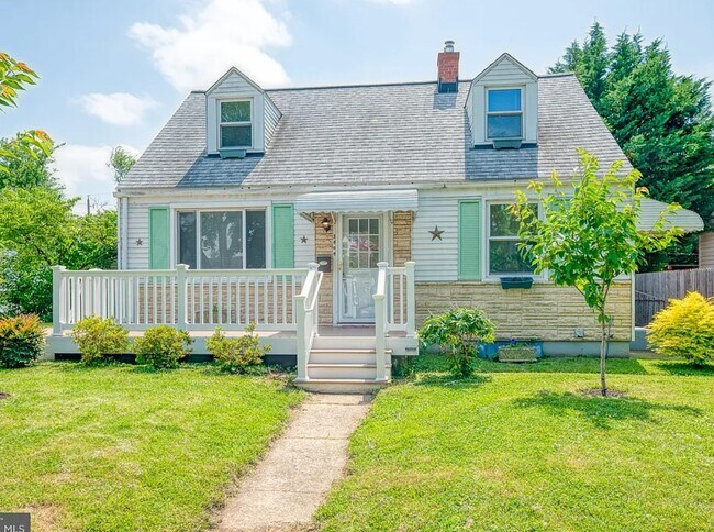 Building Photo - Spacious 4BR Family Home on Court Way | 1,875 Sq Ft | $2,593/mo