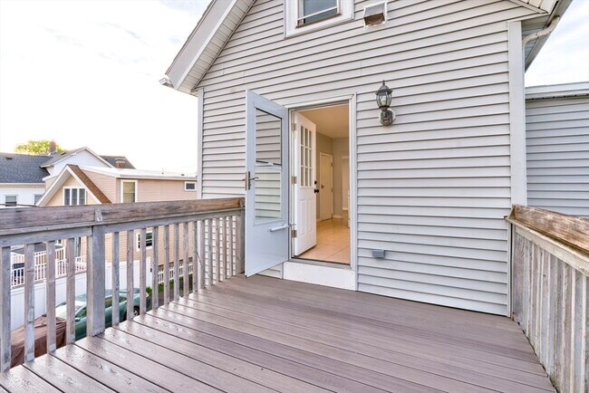 Building Photo - 46 Wyllis Ave