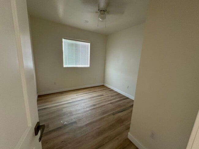 Building Photo - 165 W 75th St