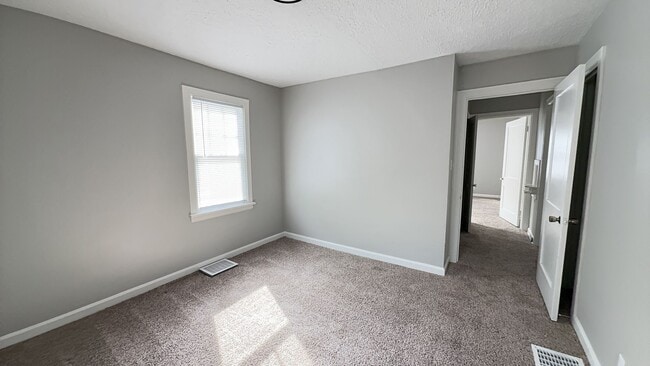 Building Photo - Beautiful Muncie Property!