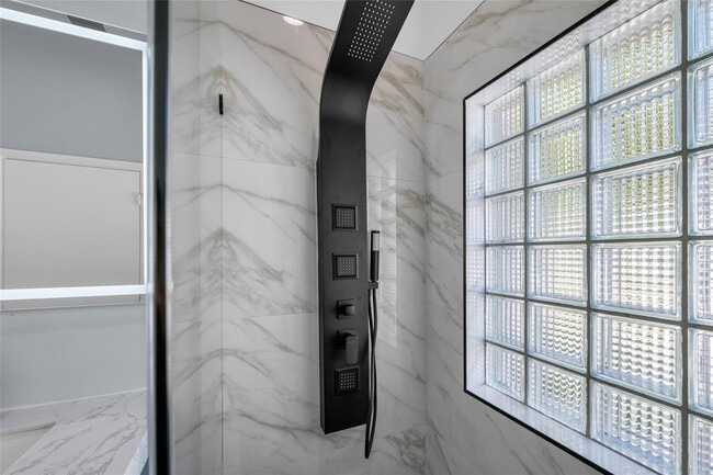 Building Photo - 716 Juniper Ln