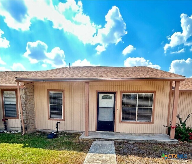 Primary Photo - 1051 Country Club Dr