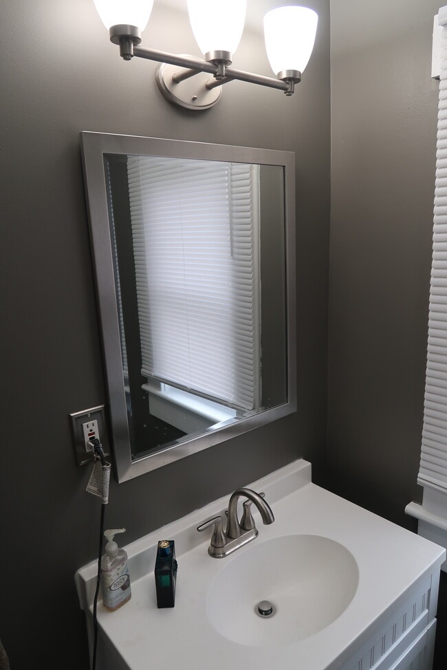 Building Photo - 1515-1517 Summit Street