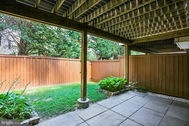 Building Photo - 417 Winding Rose Dr