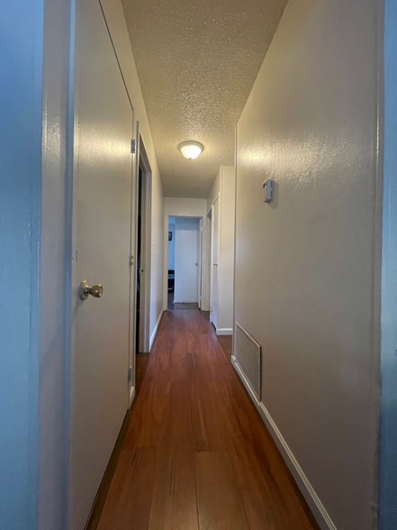 Building Photo - 204 Catalina Ave