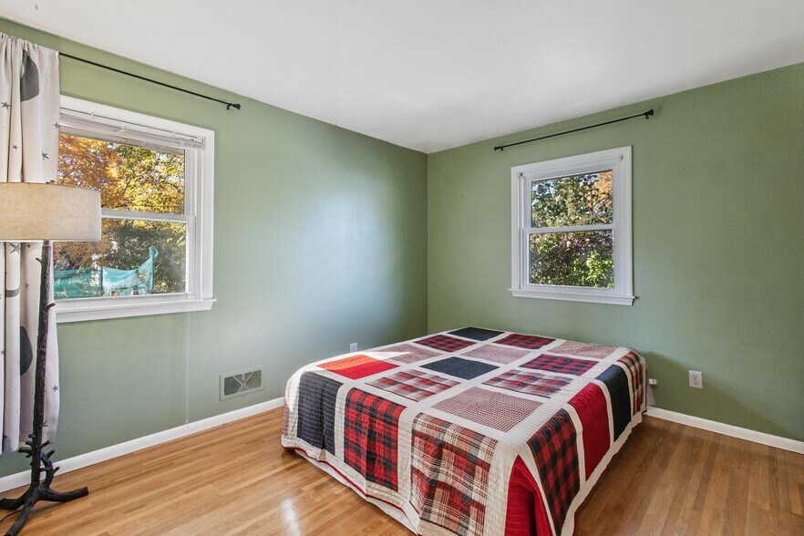 Building Photo - 5800 Moore Lake Dr W