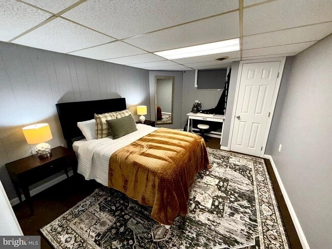 Building Photo - 6525 Kenova St