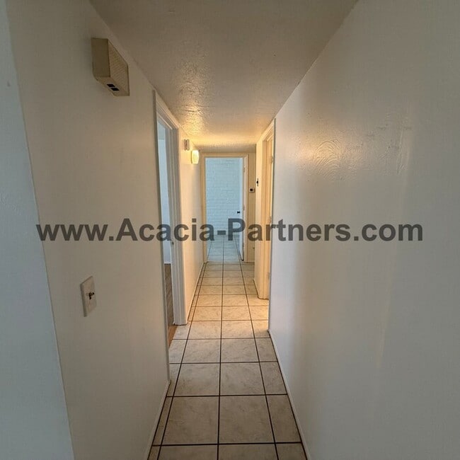 Building Photo - Eastside 3 Bedroom 2 Bath