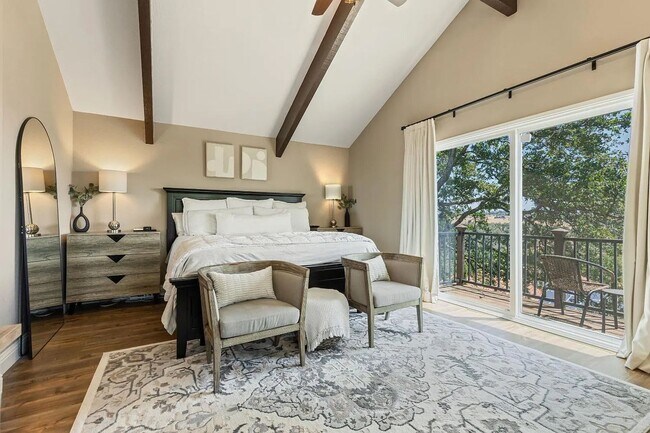 Building Photo - Luxury 5 Bedroom Home with Panoramic Views...