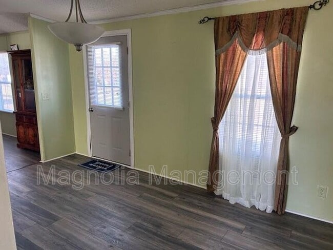 Building Photo - 156 Daffodil Dr