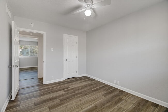 Building Photo - 424 15th St