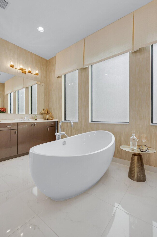 Building Photo - 17112 Aquavera Way