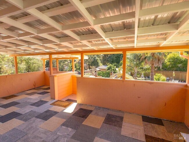Building Photo - 944 Clover Dr