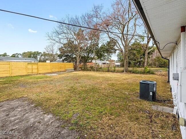 Building Photo - 113 N Crestwood Dr