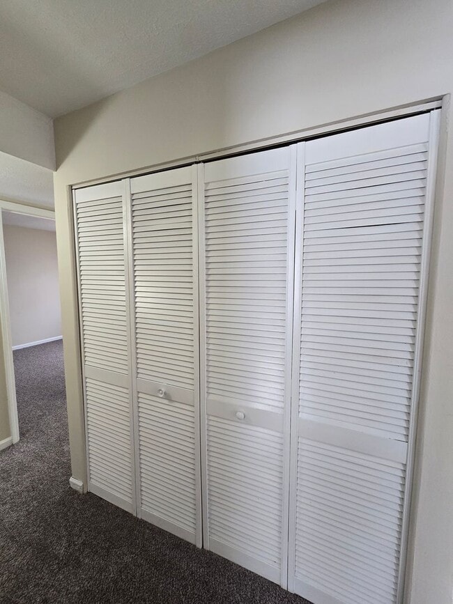 Building Photo - Nice, Recently Renovated, 3 Bedrooms, 1 Bath, Brick Ranch Home available Now! Located on a Cul de...