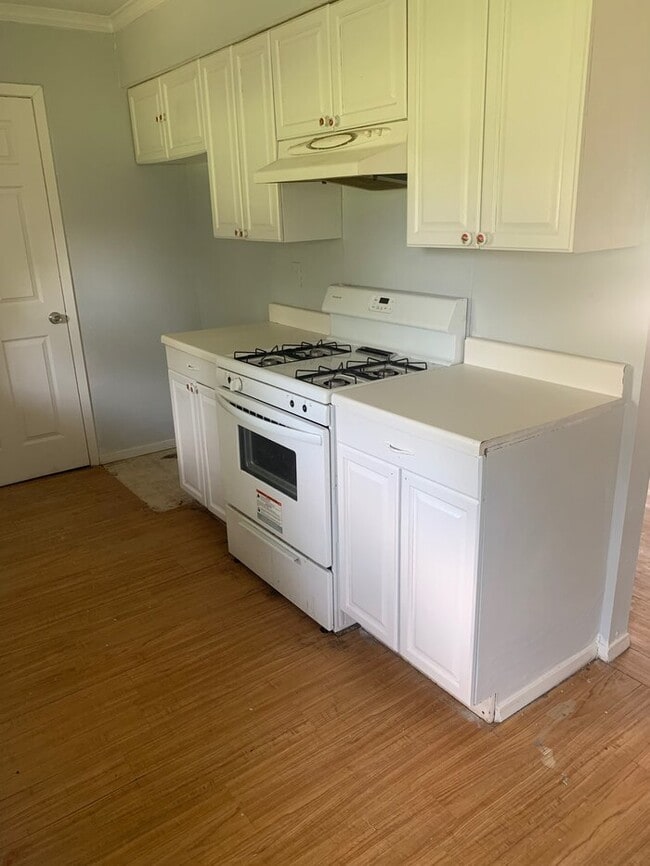 Building Photo - 679 Edgeglen Dr