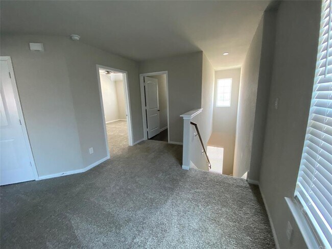 Building Photo - 2702 Hoffman Ln