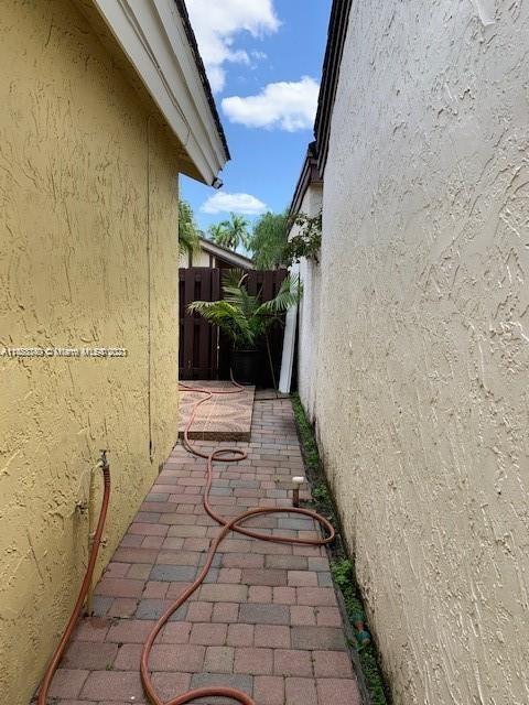 Building Photo - 9516 SW 148th Ave