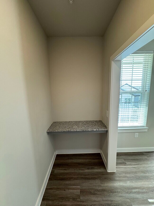 Building Photo - 5000 Overboard Cv