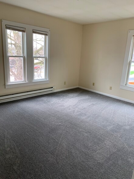 Building Photo - 290 S Main St