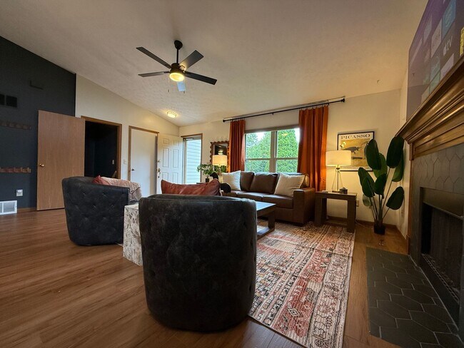 Building Photo - 9736 Flagstone Way