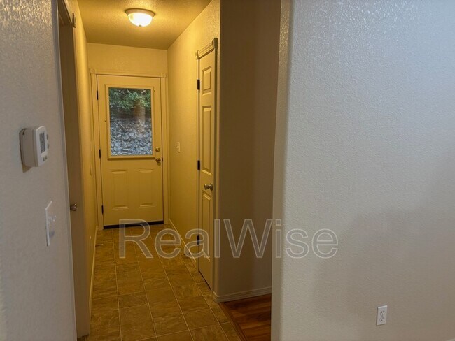 Building Photo - 175 Barron Ct