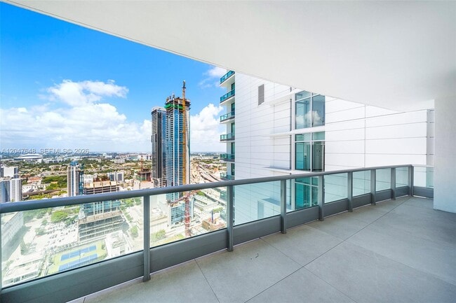 Building Photo - 900 Biscayne Blvd