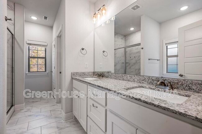 Building Photo - 7 Ripley Ln