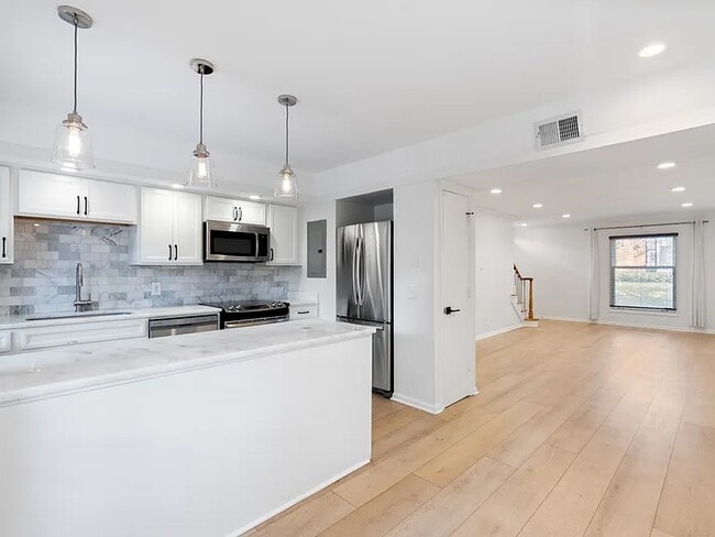 Building Photo - 5025 Hillsboro Pike