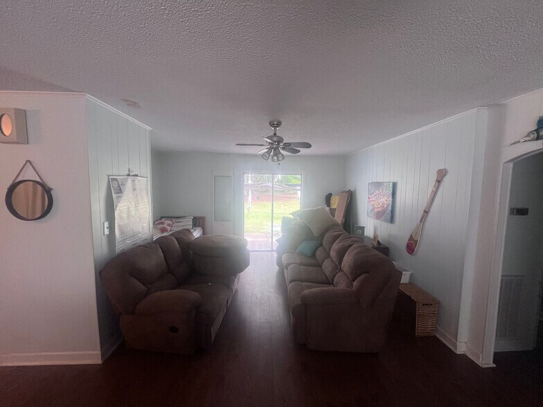 Building Photo - 100 Douglas Dr