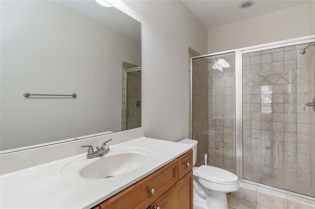 Building Photo - 5460 Glenridge View NE