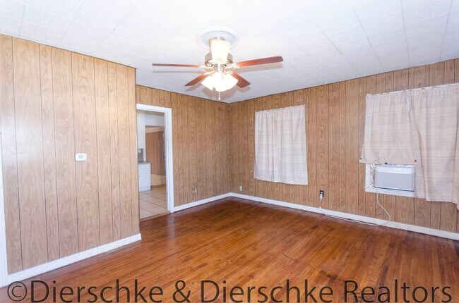 Building Photo - Cute, affordable 2 bedroom 1 bath house!