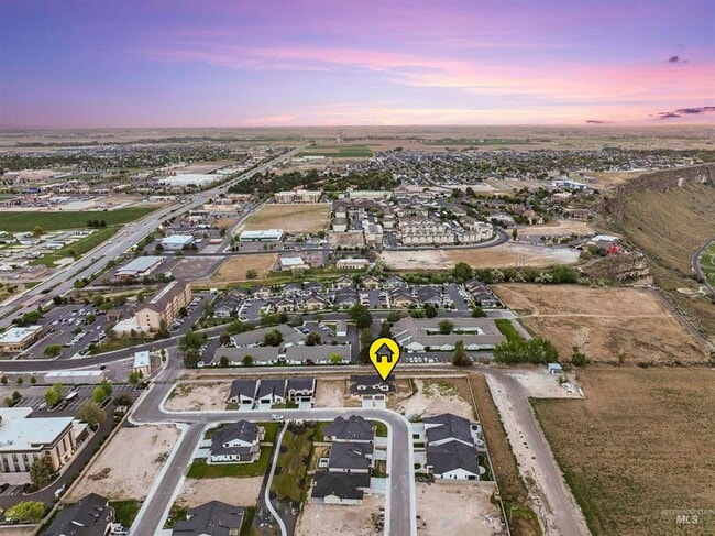 Building Photo - 547 Cyn Fls Dr