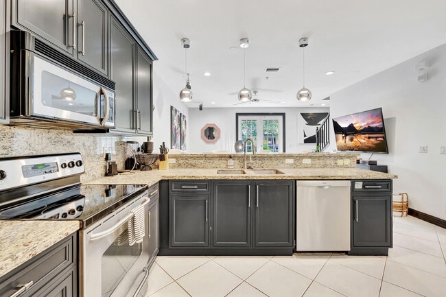 Building Photo - 2309 NE 9th Ave