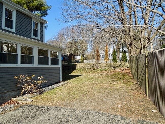 Building Photo - 301R Court St