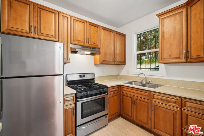 Building Photo - 1267 Vin Scully Ave