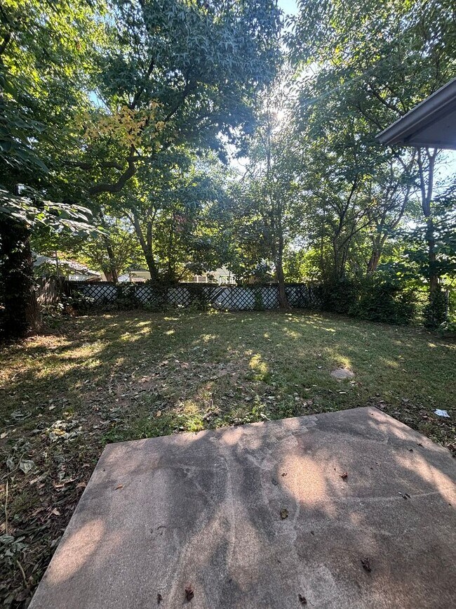 Building Photo - Beautiful 2 bedroom 1 bath 1 car garage