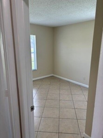Building Photo - Freshly painted interior coming soon ! 3 bedroom 2 bathroom single family home