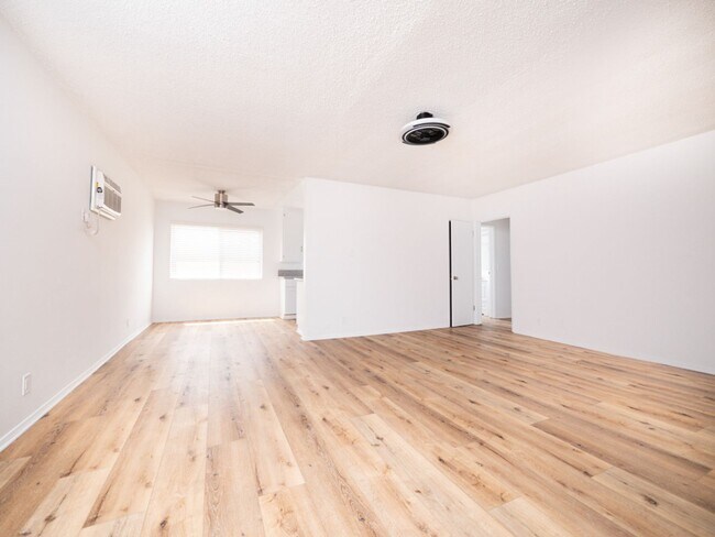 Interior Photo - 7253-57 Variel Ave