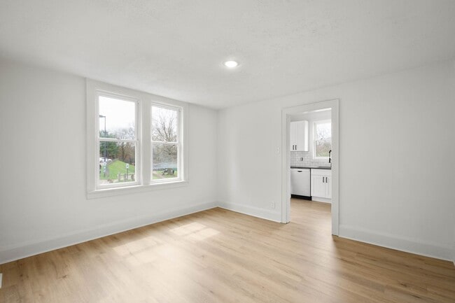 Building Photo - 2 BEDROOM END UNIT IN THE HEART OF DORMONT...