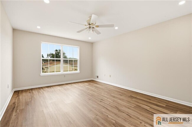 Building Photo - 55 Parsler Pl